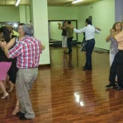 ESCUELA DE BAILE Y DANZA SWING