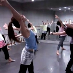 HAND-CLAP DANCE GYM