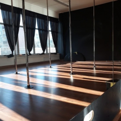 Pole & Roll - Pole Dance Studio