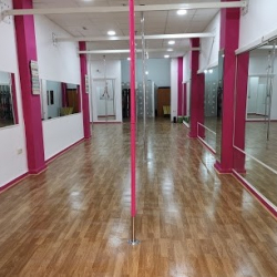 BETTY YEIN ESTUDIO DE POLE DANCE Y YOGA. CENTRO PIONERO DE POLE DANCE EN ESPAÑA DESDE 2008