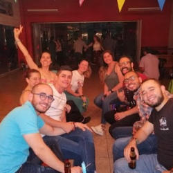 Ven Báilalo Academia de baile